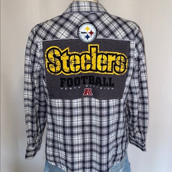 PITTSBURGH STEELERS GRAPHIC BACK BUTTON DOWN SHIRT - Picture 2 of 5